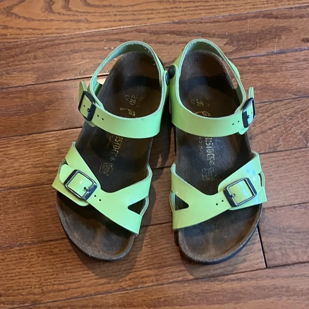 Birkenstock | Taormina Kids Patent Green Glow Sandal‎ Size 2